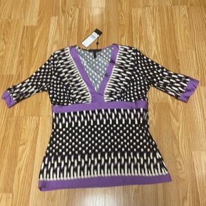 New BCBG Maxazria Size M V-Neck Top